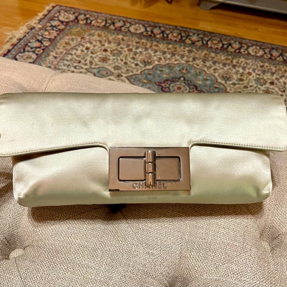 Chanel Giant Silk 2.55 Reissue Turn Lock Flap Clutch - Picture 3 of 14